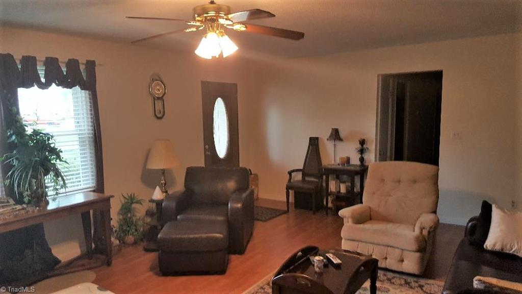 7013 Harperglen Road Clemmons, NC 27012 - Photo 3 of 16 Living Room angle 2