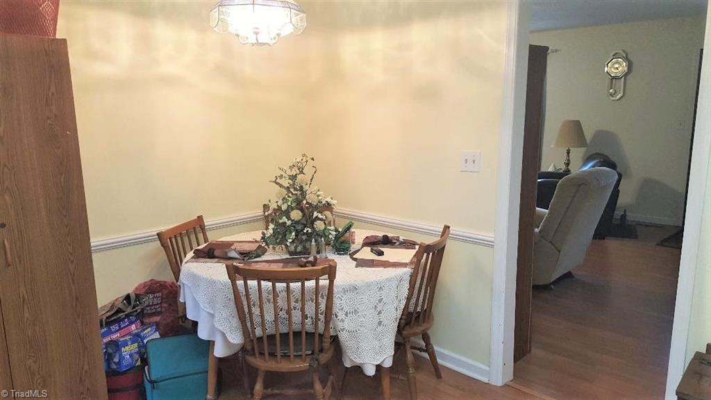 7013 Harperglen Road Clemmons, NC 27012 - Photo 5 of 16 Kitchen angle 2