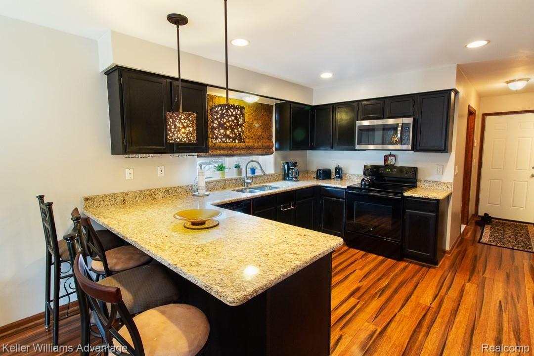 991 Dressler Lane Rochester, MI 48307 - Photo 3 of 36 DresslerLn_991_Kitchen_03.jpg