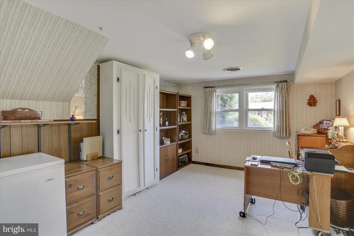 7516 Inzer Street Springfield, VA 22151 - Photo 20 of 30 a room with furniture