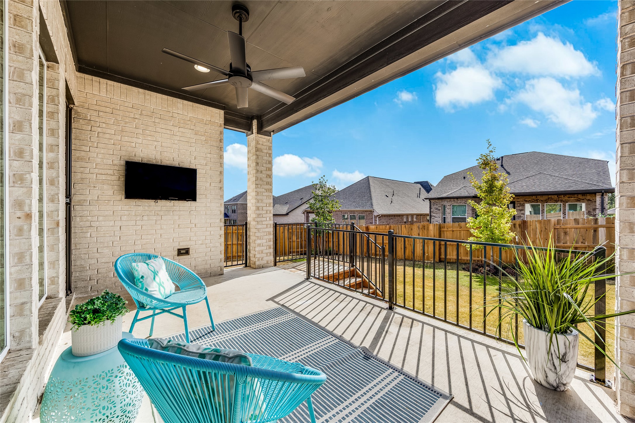 200 Grn Knl Lane Georgetown, TX 78628 - Photo 2 of 32 a view of a balcony with furniture