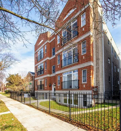 $2,700 | 6229 North Richmond Street, Unit 3N, Chicago, IL 60659
