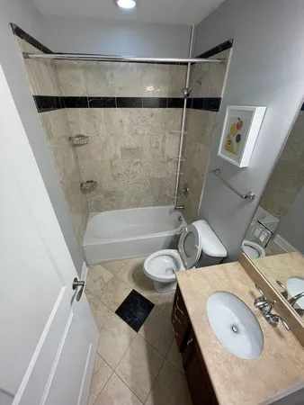 $2,700 | 6229 North Richmond Street, Unit 3N, Chicago, IL 60659