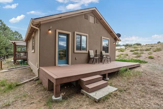 a view of a dinning table and chairs in patio