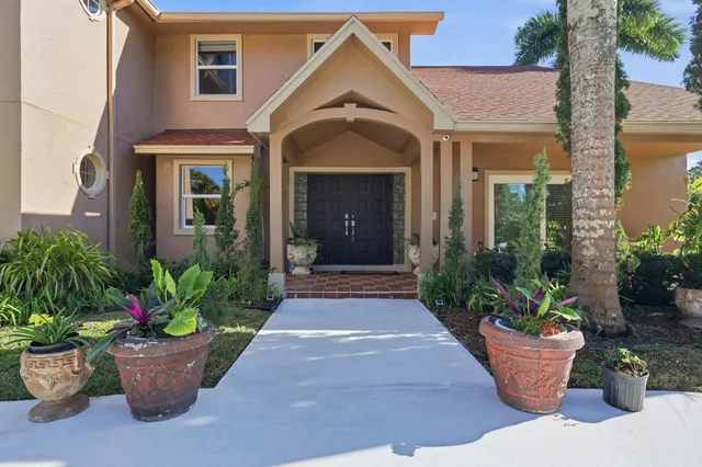 a view of a livingroom with a patio and a yard