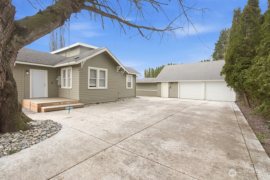 6220 Parker Road East Sumner, WA 98390 - Photo 3 of 38