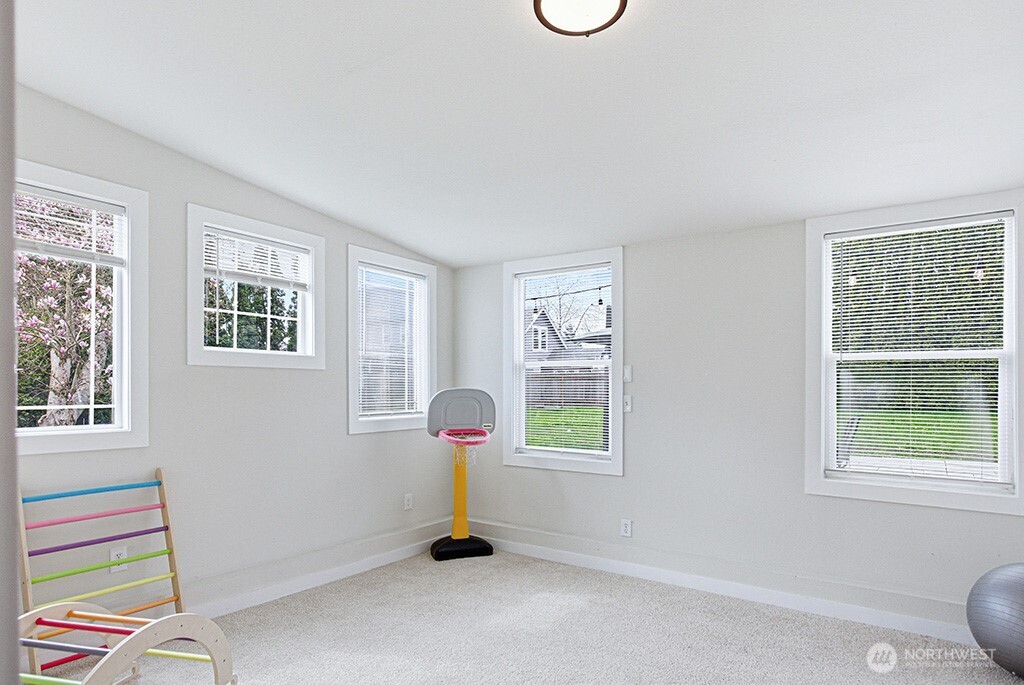 6220 Parker Road East Sumner, WA 98390 - Photo 9 of 38