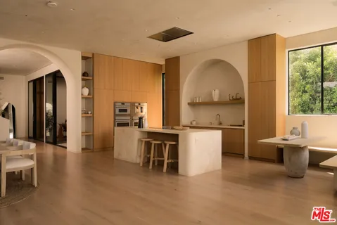 $4,695,000 | 515 North Martel Avenue, Los Angeles, CA 90036