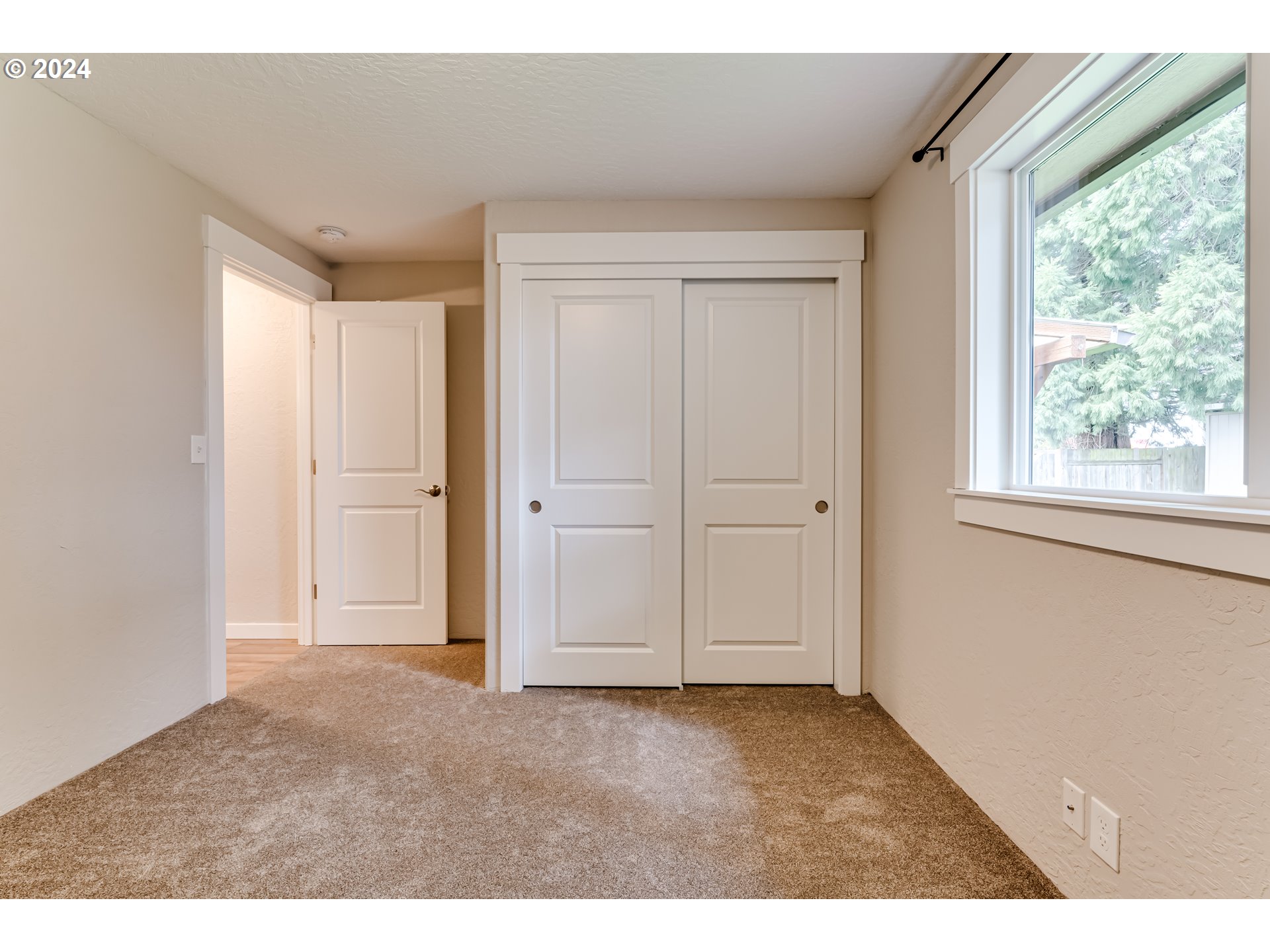 4288 Cole Way Springfield, OR 97478 - Photo 19 of 21 a view of an empty room and window