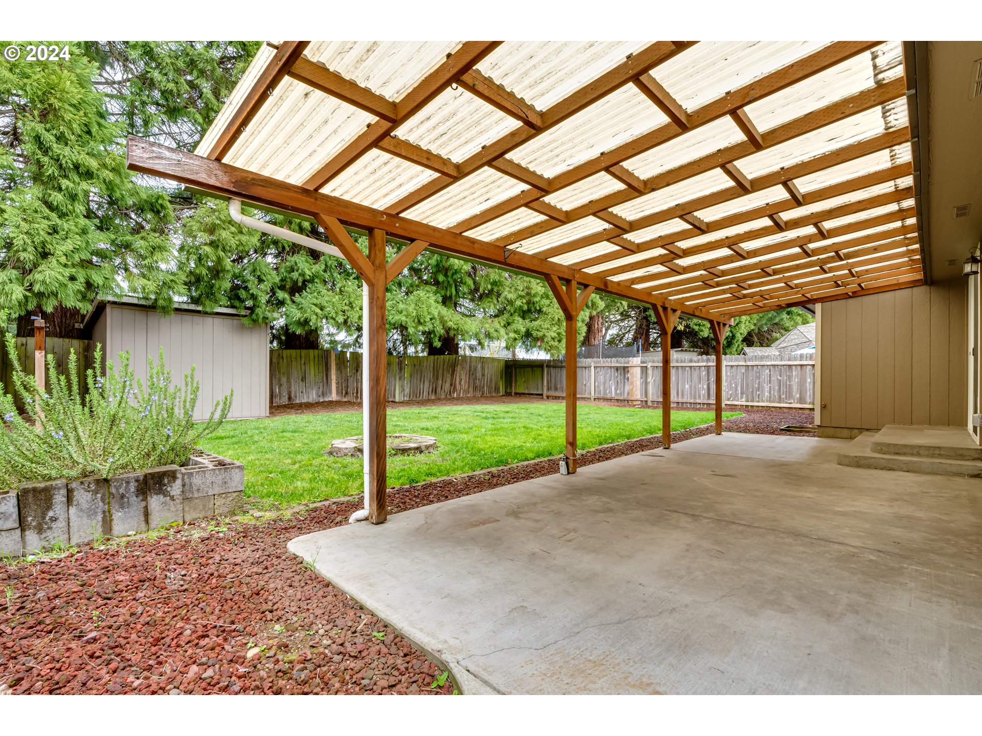 4288 Cole Way Springfield, OR 97478 - Photo 20 of 21 a view of a backyard with plants