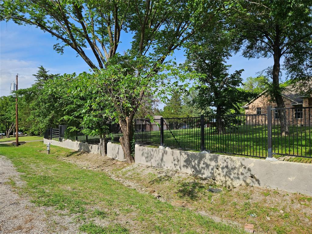 234 East Fork Road Sunnyvale, TX 75182 - Photo 25 of 32 a view of a yard with a tree