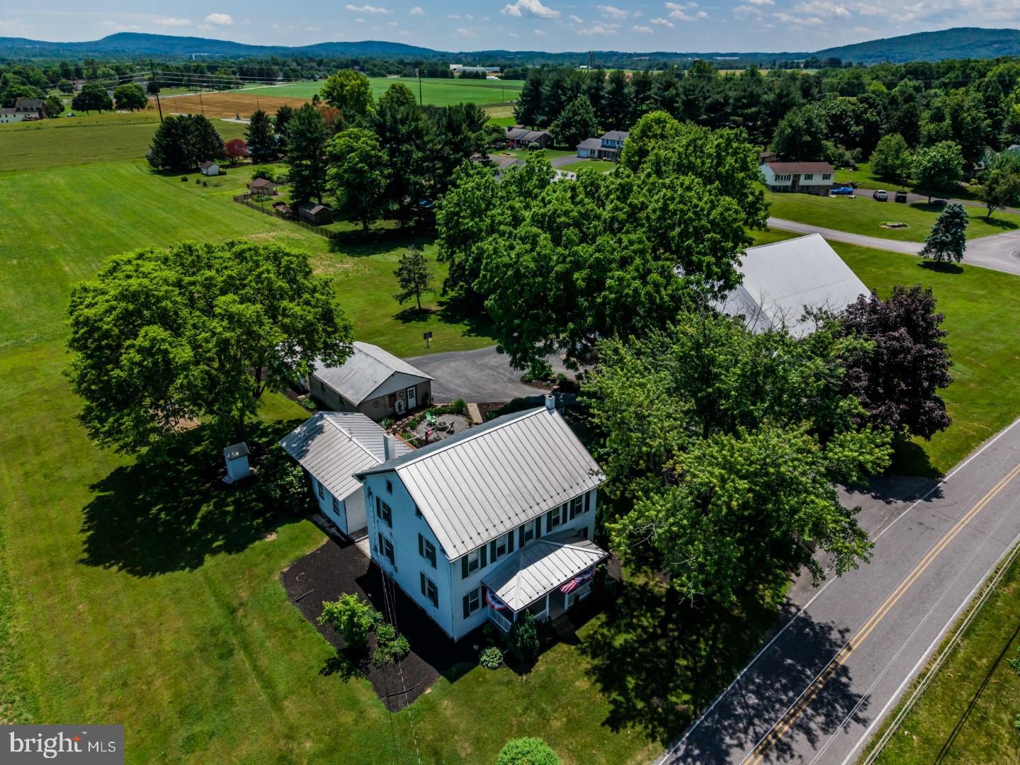 895 Eppley Road Mechanicsburg, PA 17055 - Photo 5 of 54