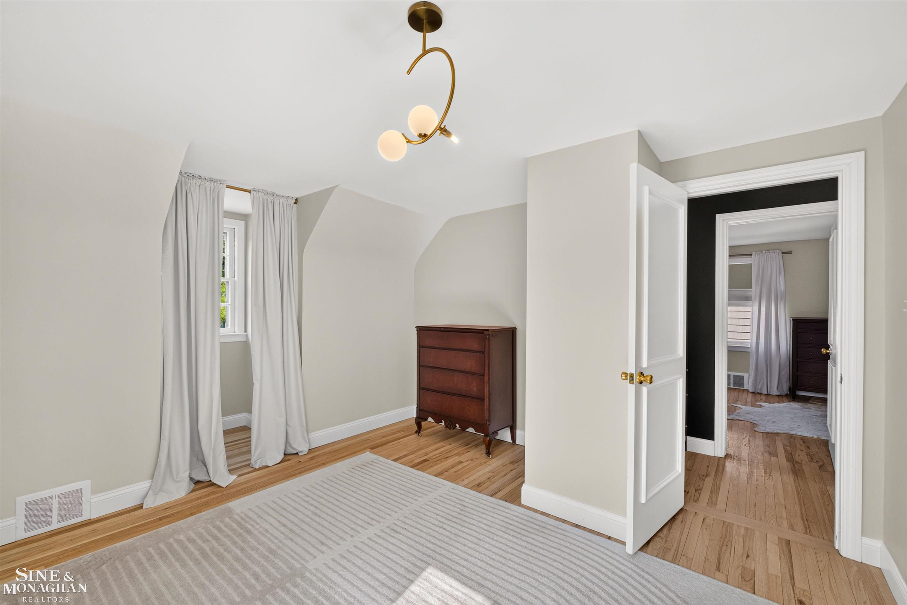 1776 Hampton Road Grosse Pointe, MI 48236 - Photo 25 of 37 50213018-64af850f-a54e-4897-a015-e8345c3a9d18.JPG