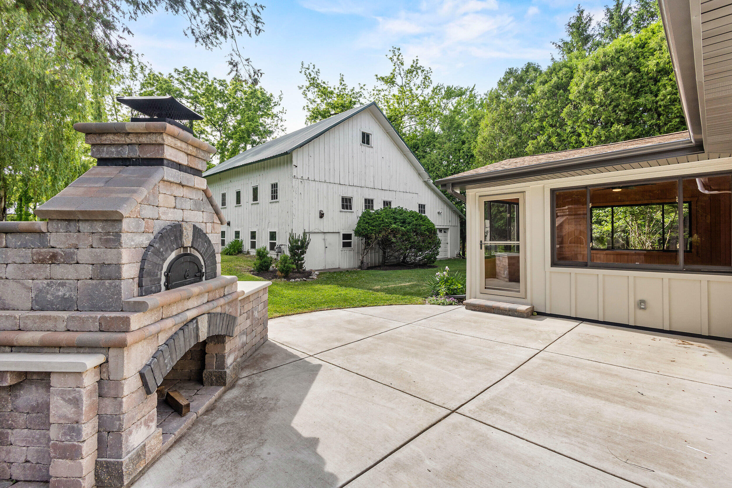 986 Indian Hills Road Fontana, WI 53125 - Photo 5 of 108 Patio