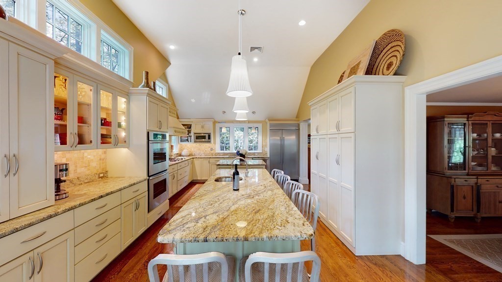 43 Draper Road Wayland, MA 01778 - Photo 3 of 19