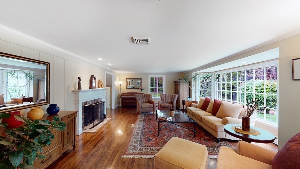 43 Draper Road Wayland, MA 01778 - Photo 5 of 19