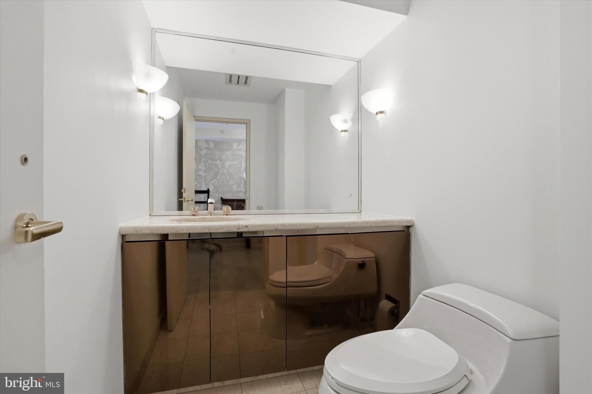 220 West Rittenhouse Square, Unit 22C Philadelphia, PA 19103 - Photo 15 of 29 Hallway half bathroom