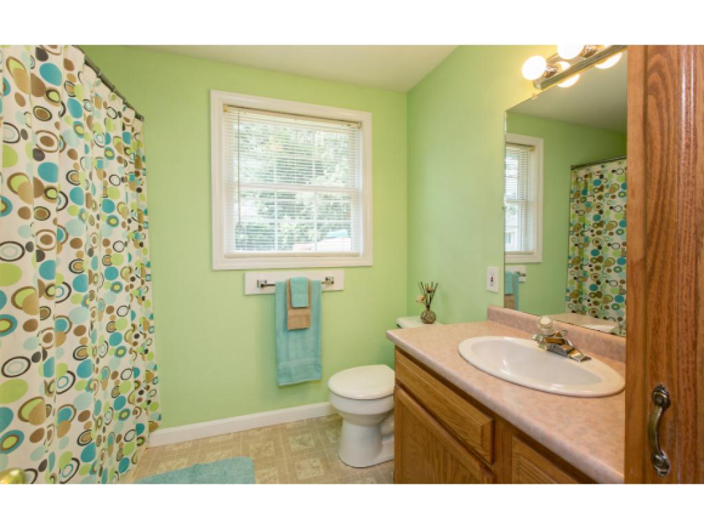 5 Santa Fe Road Nashua, NH 03062 - Photo 11 of 31
