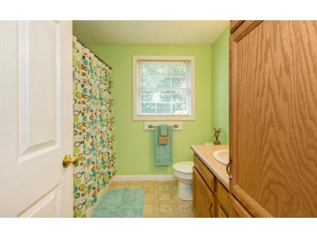 5 Santa Fe Road Nashua, NH 03062 - Photo 12 of 31