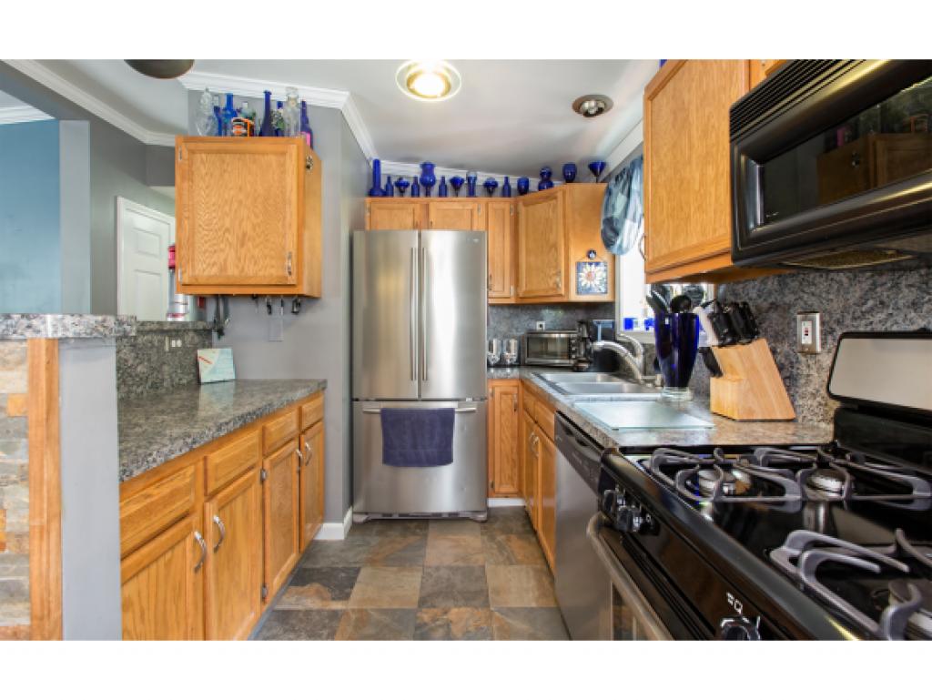 5 Santa Fe Road Nashua, NH 03062 - Photo 3 of 31