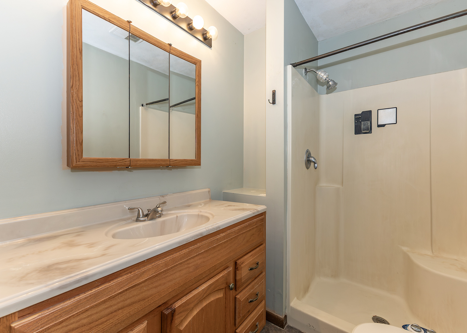 25 Oak Grove Road Geneseo, IL 61254 - Photo 13 of 22 a bathroom with a sink and a mirror