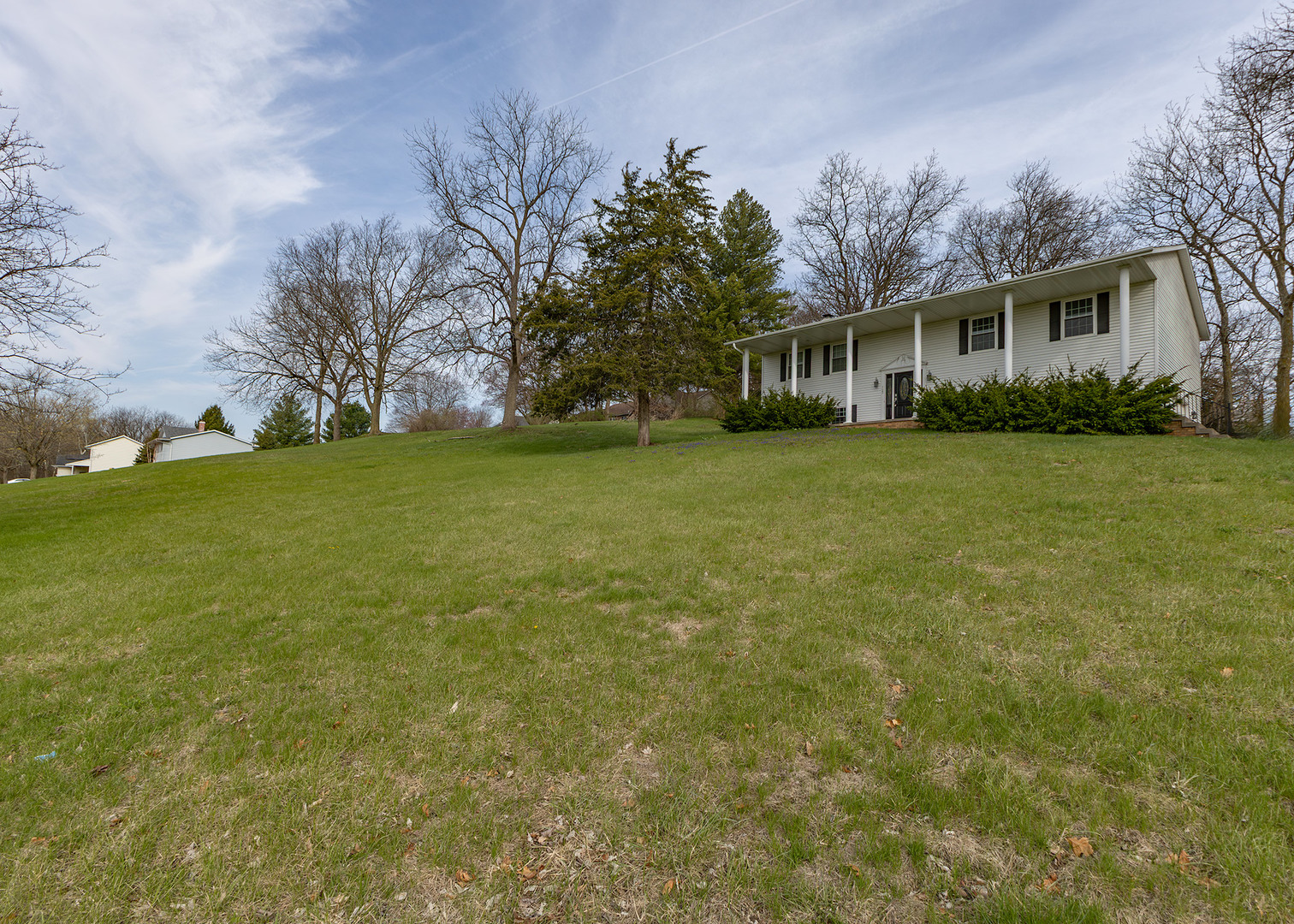 25 Oak Grove Road Geneseo, IL 61254 - Photo 2 of 22 a front view of house with yard and trees
