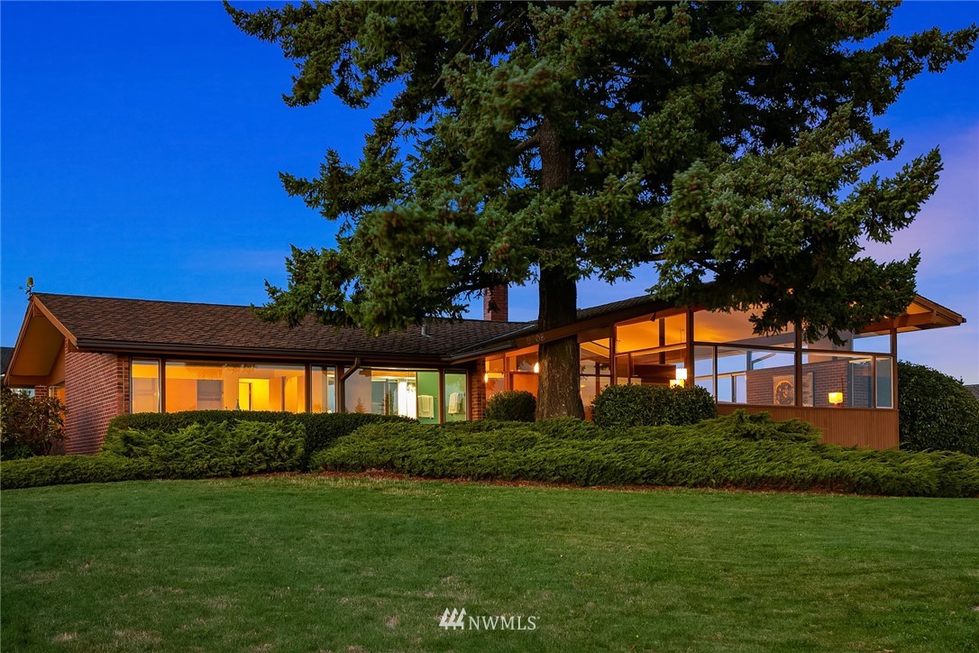 9608 Hilltop Road Bellevue, WA 98004 - Photo 1 of 28 Gallery Image 1
