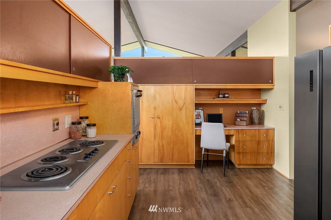 9608 Hilltop Road Bellevue, WA 98004 - Photo 11 of 28 Gallery Image 11