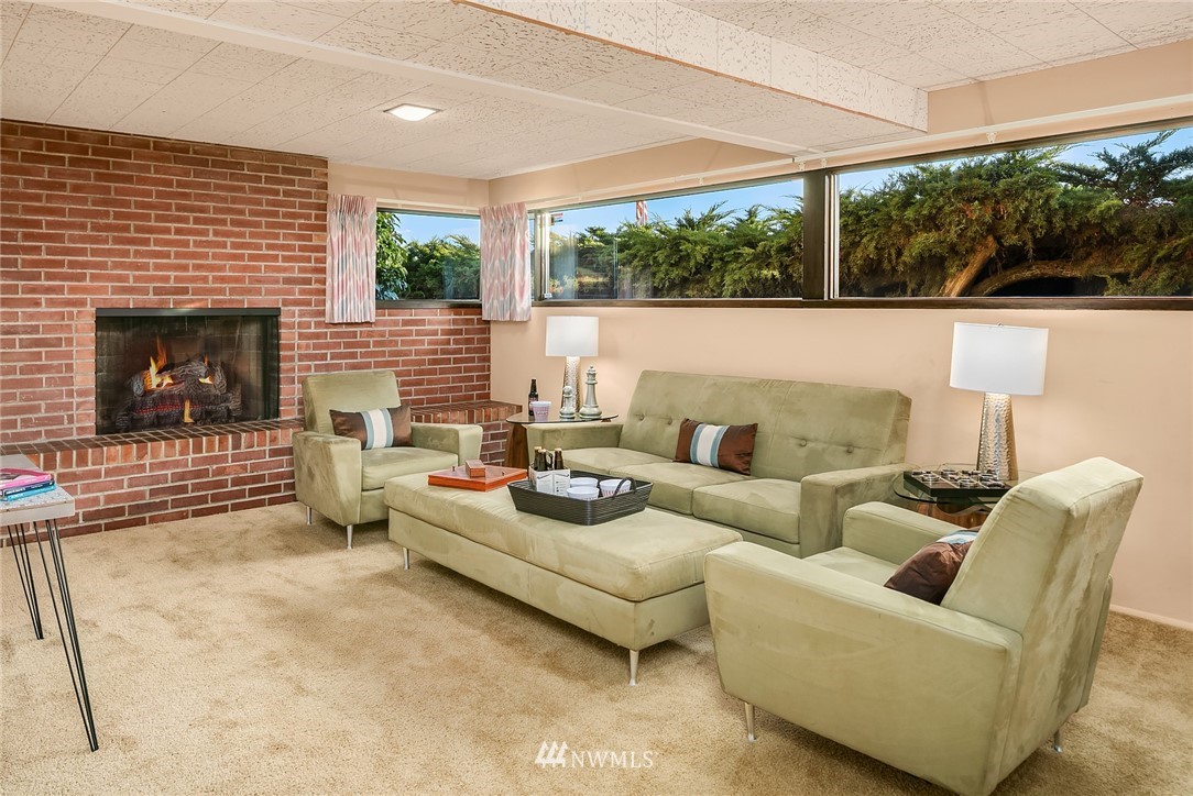 9608 Hilltop Road Bellevue, WA 98004 - Photo 16 of 28 Gallery Image 16