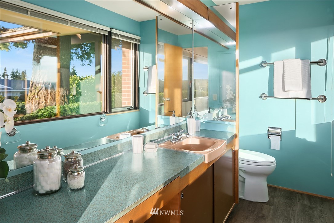 9608 Hilltop Road Bellevue, WA 98004 - Photo 17 of 28 Gallery Image 17