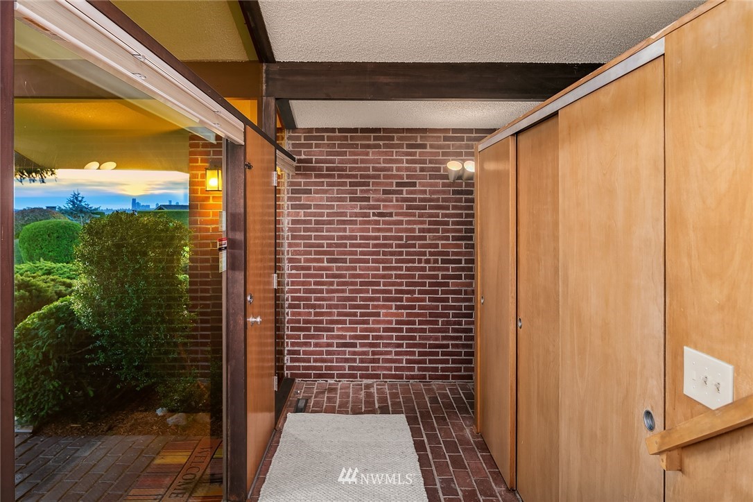 9608 Hilltop Road Bellevue, WA 98004 - Photo 20 of 28 Gallery Image 20