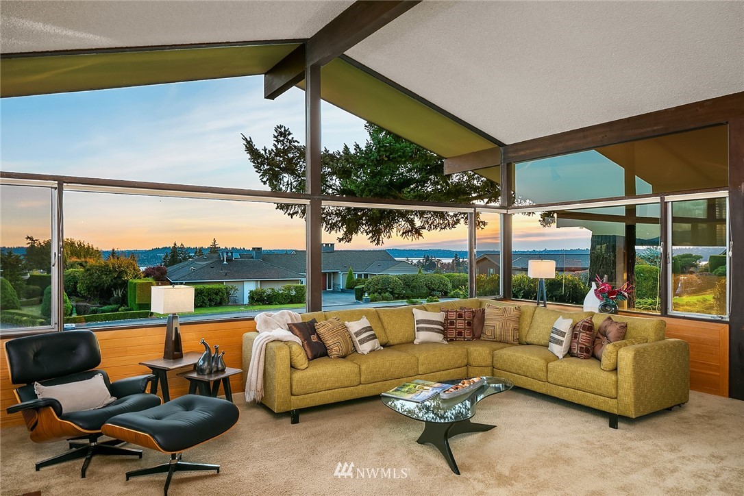 9608 Hilltop Road Bellevue, WA 98004 - Photo 3 of 28 Gallery Image 3