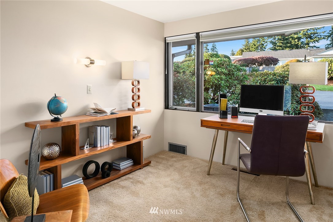 9608 Hilltop Road Bellevue, WA 98004 - Photo 21 of 28 Gallery Image 21