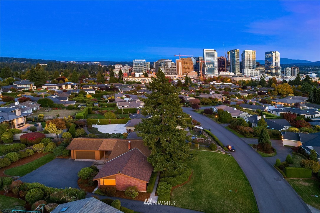 9608 Hilltop Road Bellevue, WA 98004 - Photo 22 of 28 Gallery Image 22