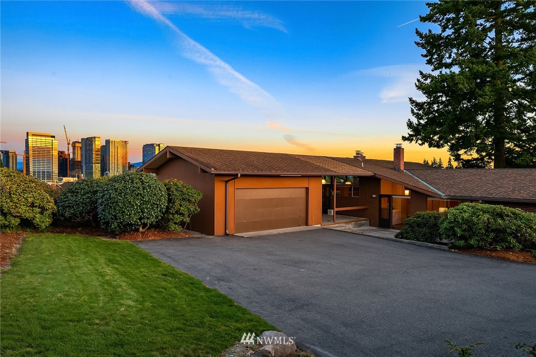 9608 Hilltop Road Bellevue, WA 98004 - Photo 24 of 28 Gallery Image 24