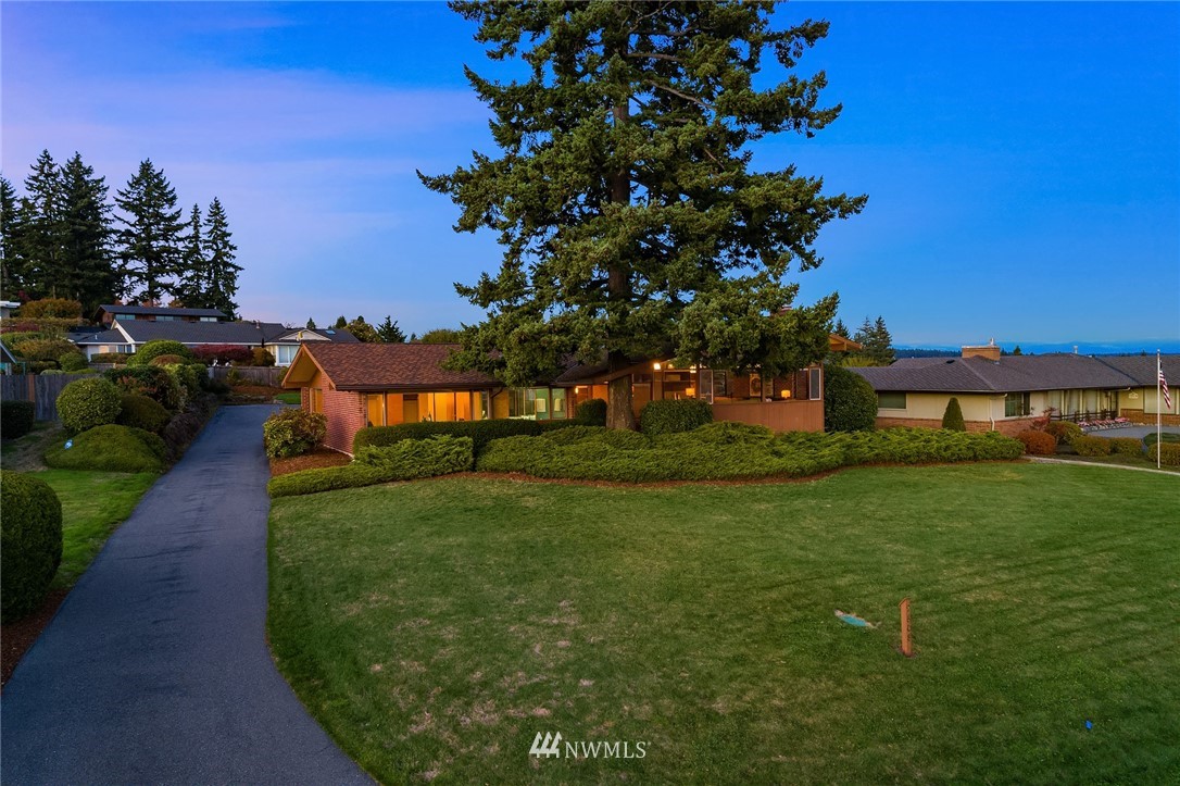 9608 Hilltop Road Bellevue, WA 98004 - Photo 26 of 28 Gallery Image 26