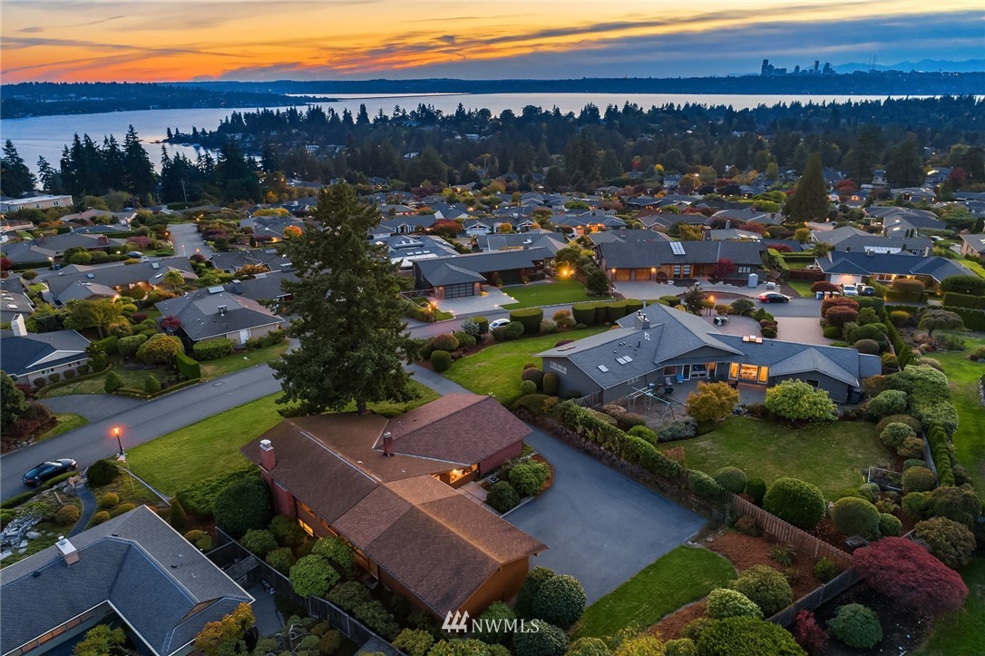 9608 Hilltop Road Bellevue, WA 98004 - Photo 27 of 28 Gallery Image 27
