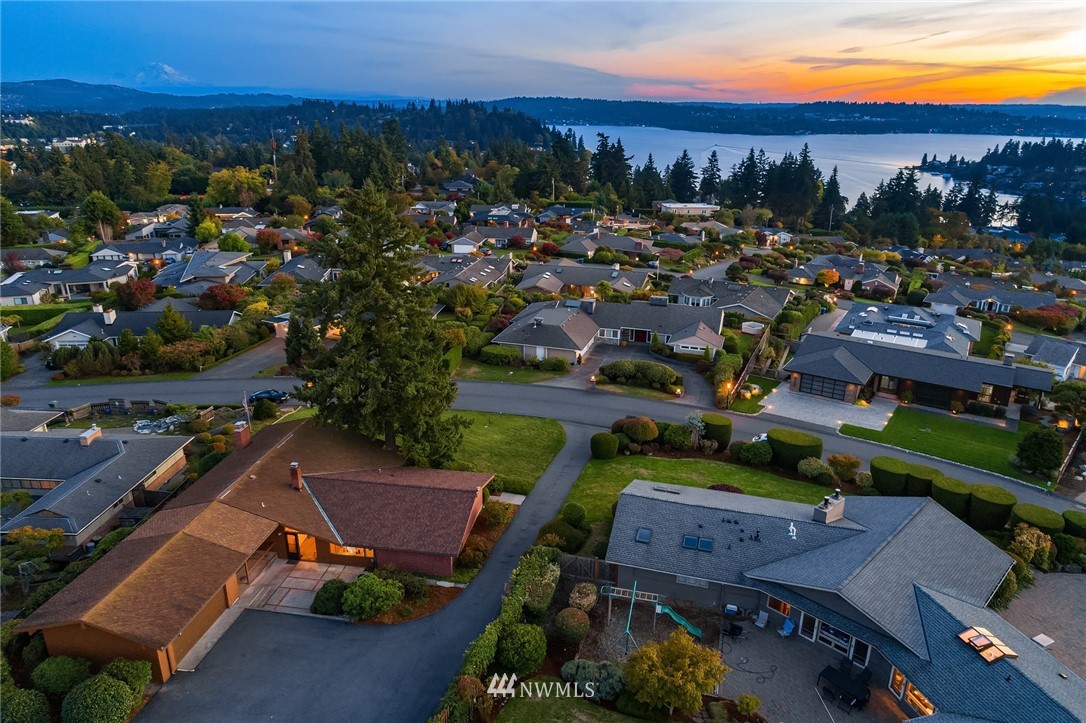 9608 Hilltop Road Bellevue, WA 98004 - Photo 28 of 28 Gallery Image 28