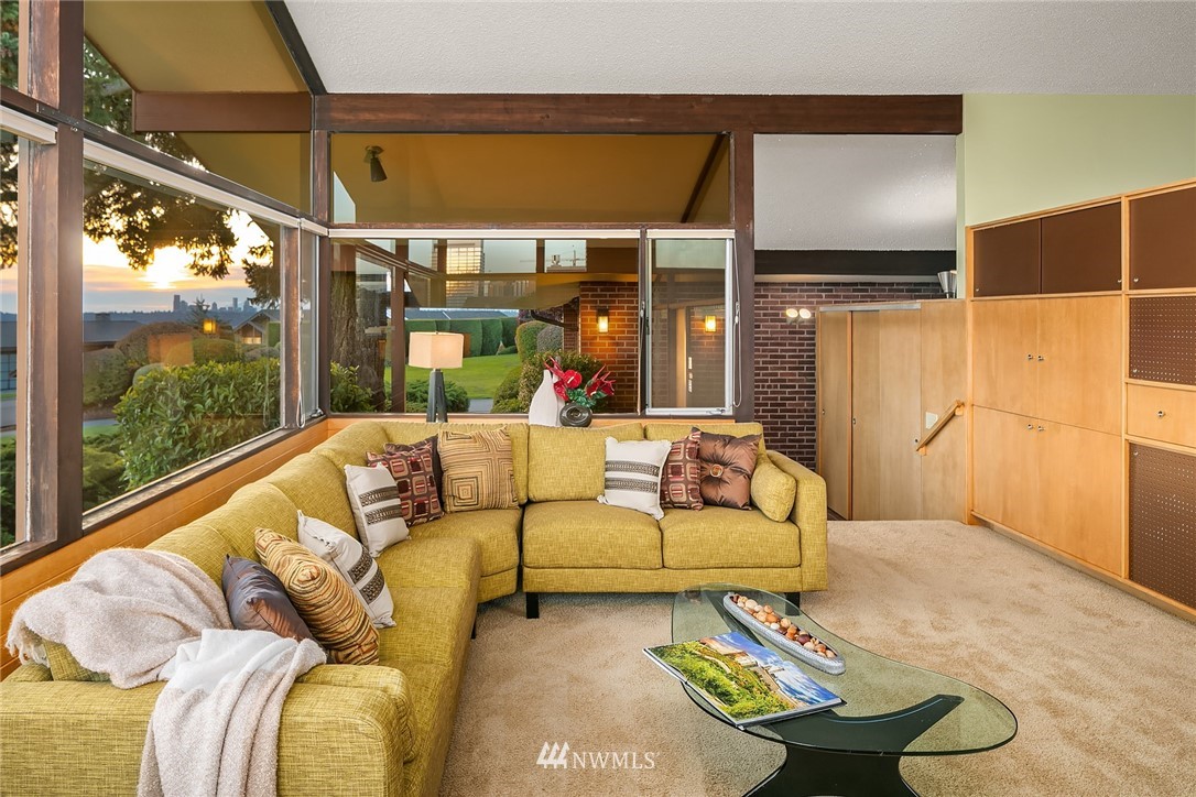 9608 Hilltop Road Bellevue, WA 98004 - Photo 4 of 28 Gallery Image 4