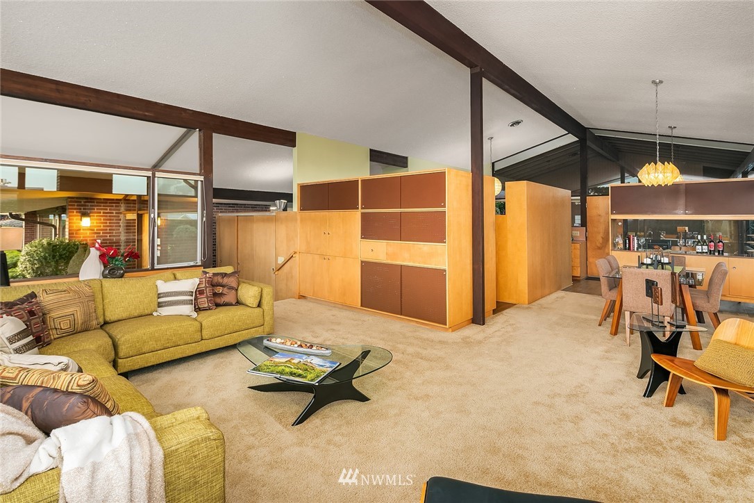 9608 Hilltop Road Bellevue, WA 98004 - Photo 5 of 28 Gallery Image 5