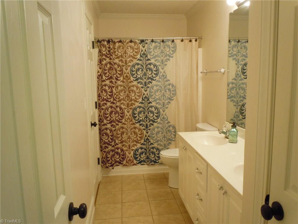 176 Pine Valley Road Mocksville, NC 27028 - Photo 14 of 25 Master Bathroom - Main Level
