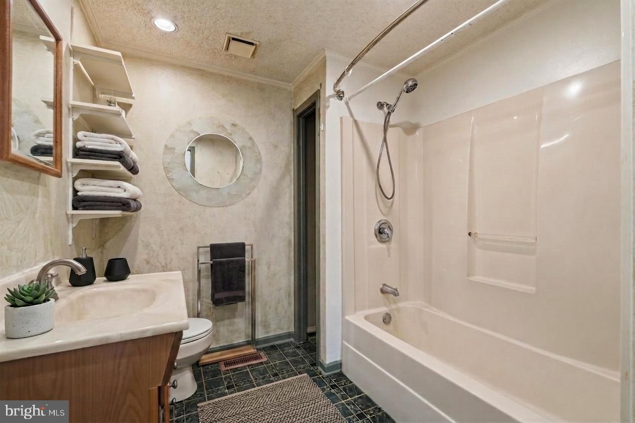 10405 Gordon Road Spotsylvania, VA 22553 - Photo 9 of 25 This photo is virtually staged.