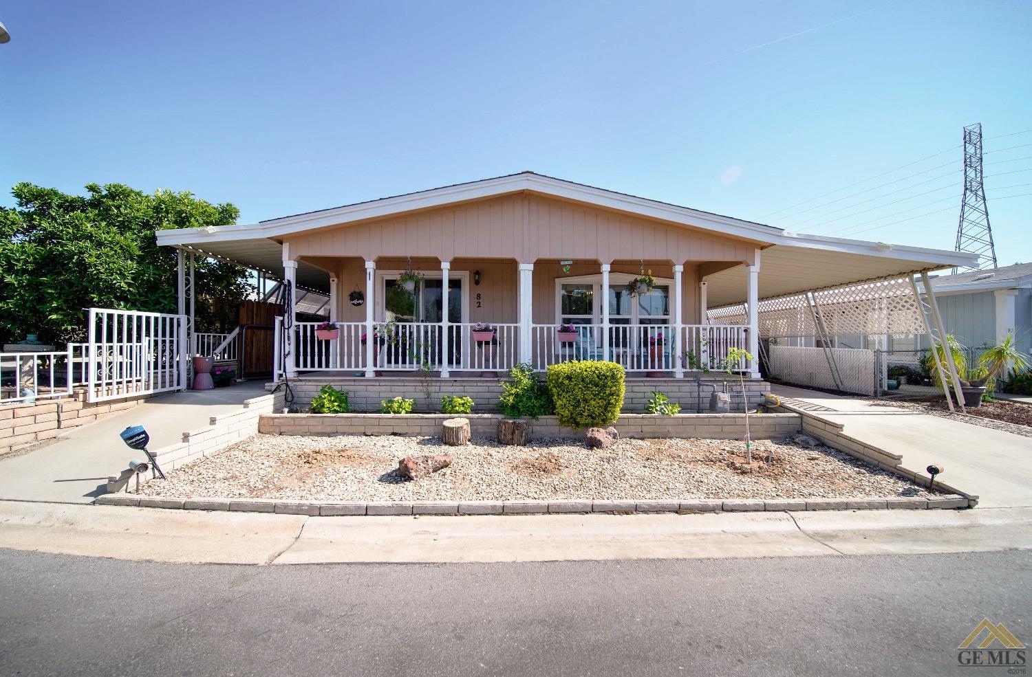 a view of a house with backyard and porch