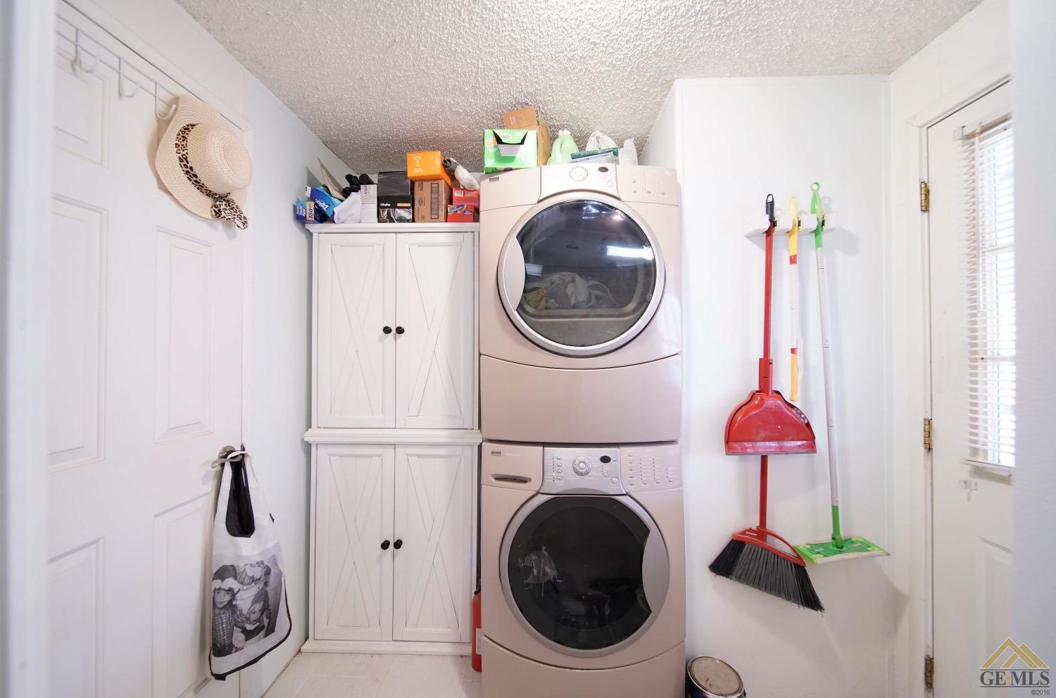 Undisclosed Address Bakersfield, CA 93308 - Photo 20 of 25 a utility room with dryer and washer