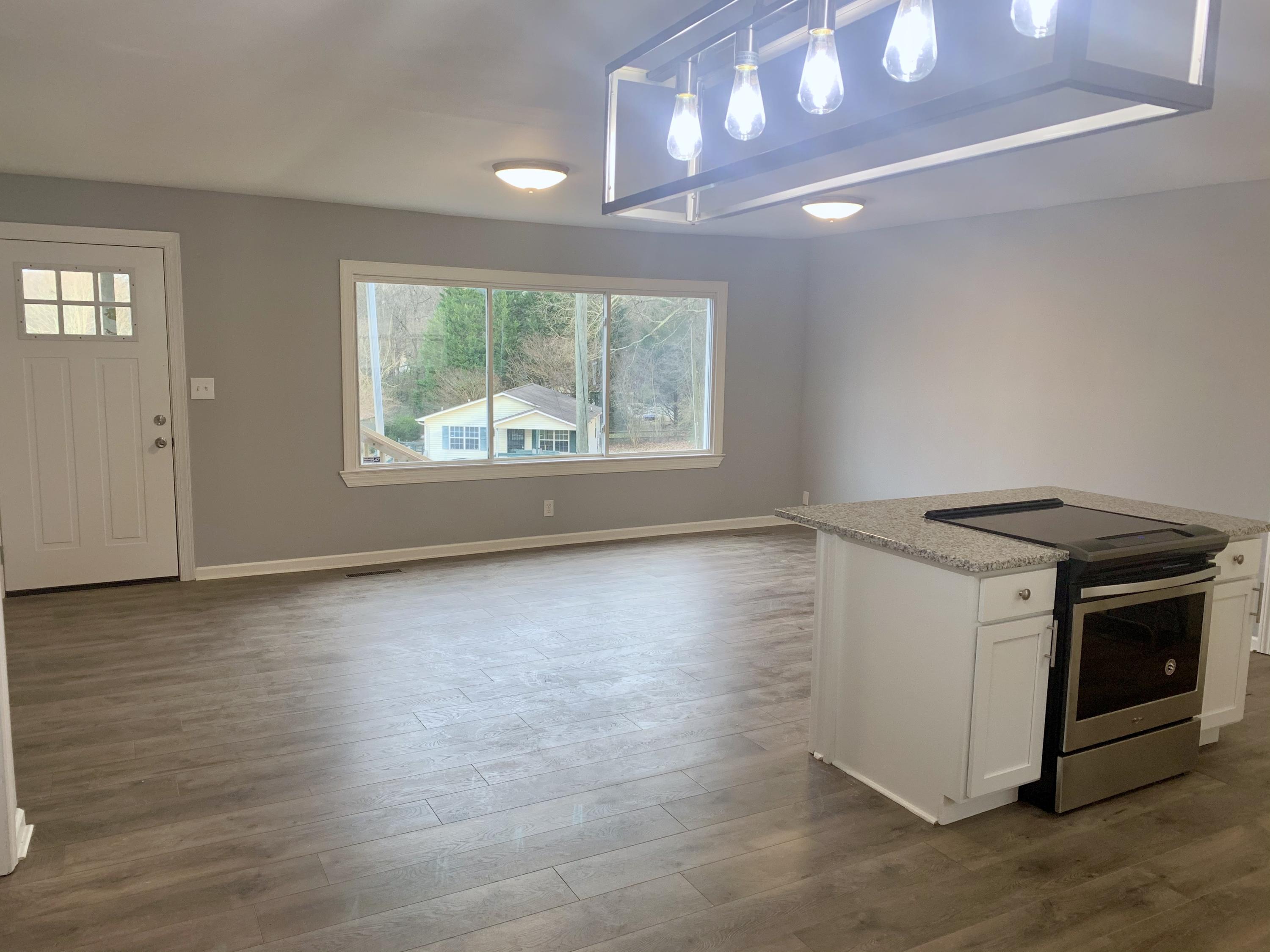 4021 Denham Road Chattanooga, TN 37406 - Photo 20 of 31 Living Room