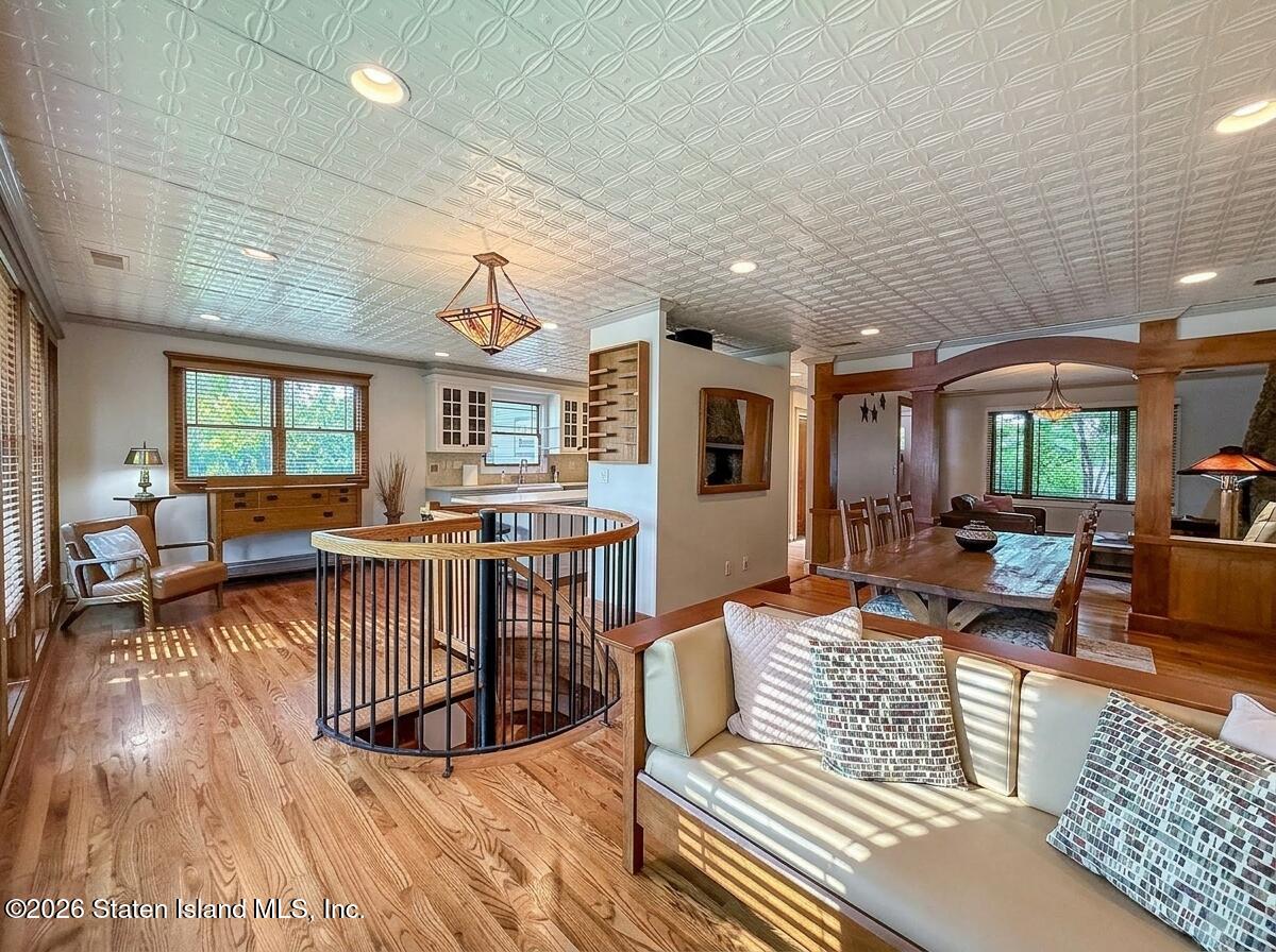 121 Windermere Road Staten Island, NY 10305 - Photo 15 of 57 IMG_1099.JPG_20260916130255