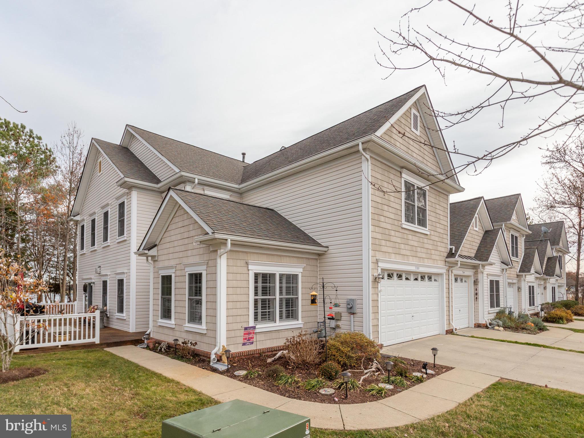700 Ruxton Road, Unit 71 Solomons, MD 20629 - Photo 4 of 66 End unit-2 car garage, large deck, right on water!