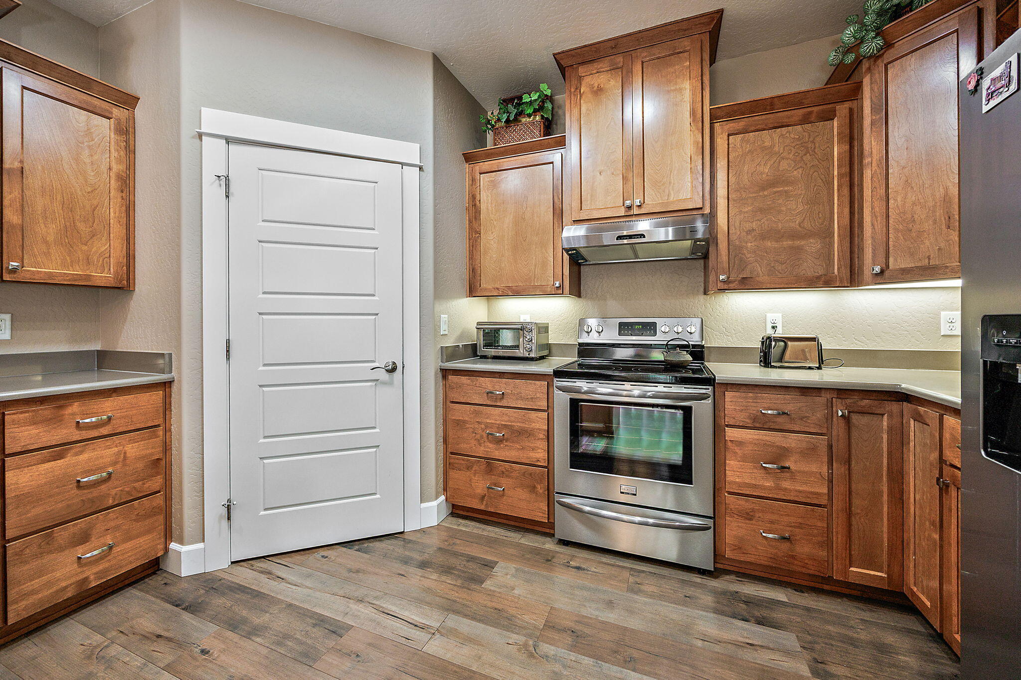 1128 Boulder Ridge Street Central Point, OR 97502 - Photo 18 of 33 a kitchen with stainless steel appliances granite countertop a stove and a refrigerator