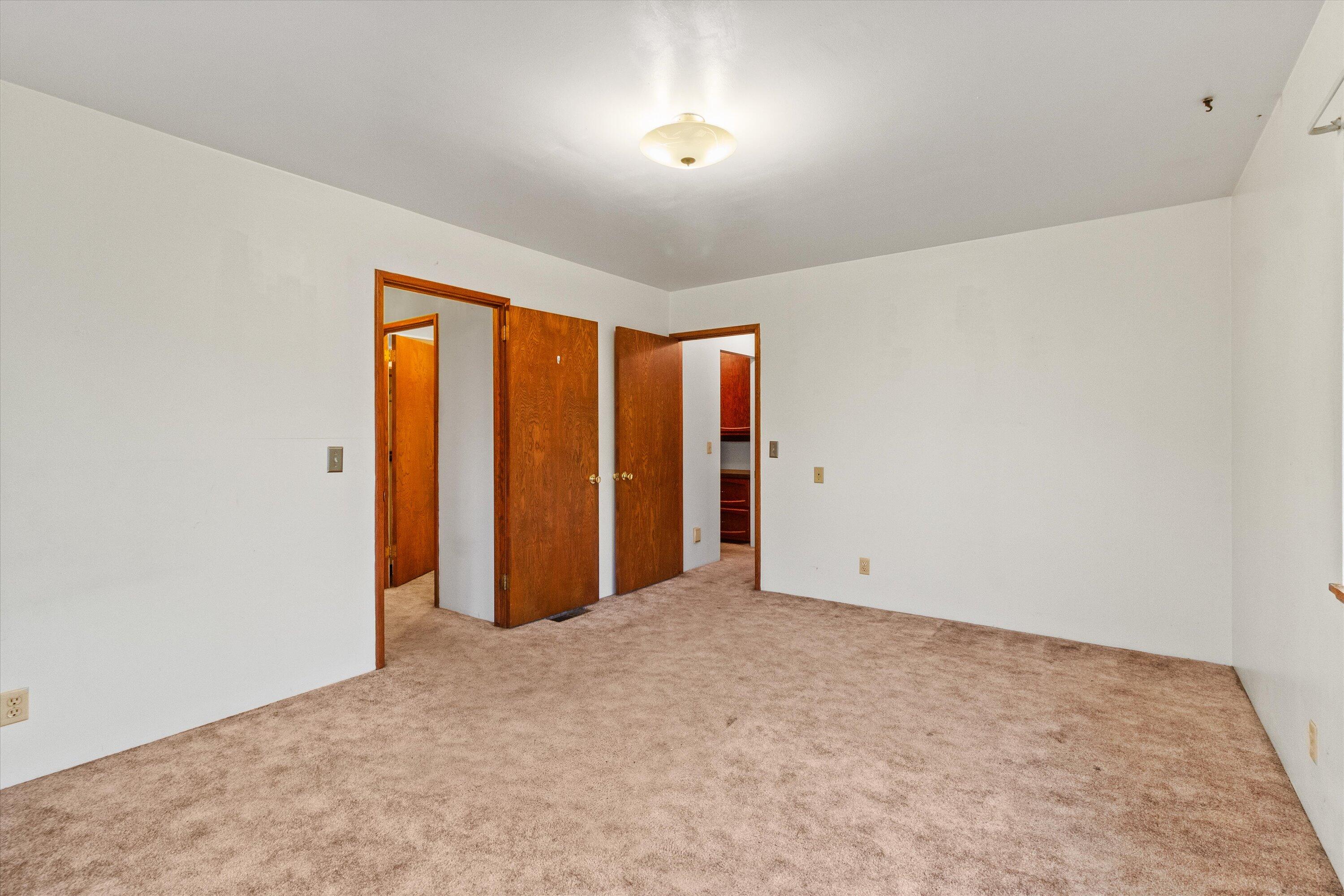 2872 Wards Creek Road Rogue River, OR 97537 - Photo 21 of 37 1st Bedroom 2