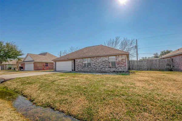 $2,100 | 8714 Garrett Street, Needville, TX 77461
